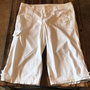 Candie’s White Cotton Cargo Capris Size 13